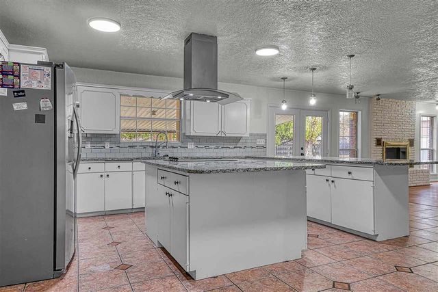 505 E Kansas Ave, Walters, OK 73572