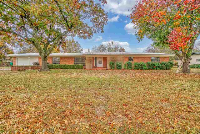 505 E Kansas Ave, Walters, OK 73572