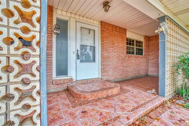 505 E Kansas Ave, Walters, OK 73572