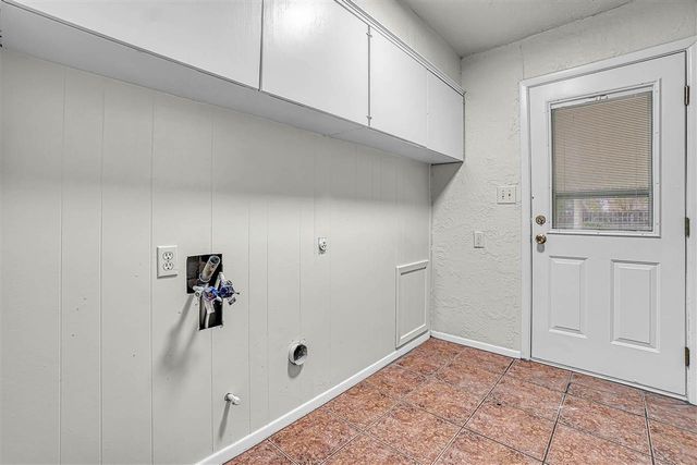 505 E Kansas Ave, Walters, OK 73572