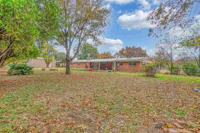 505 E Kansas Ave, Walters, OK 73572