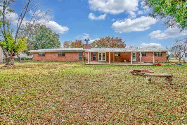 505 E Kansas Ave, Walters, OK 73572