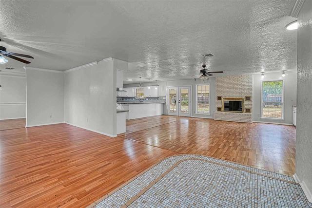 505 E Kansas Ave, Walters, OK 73572