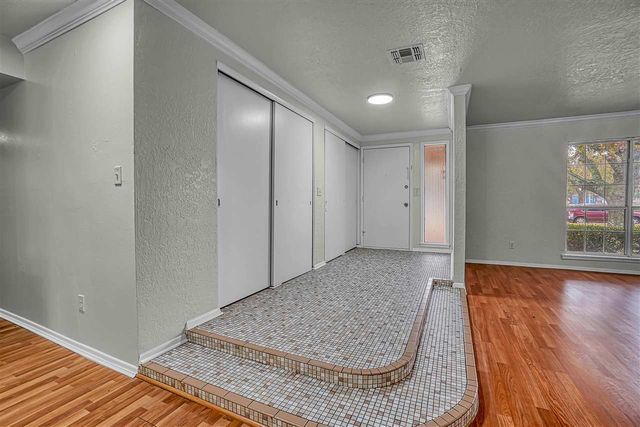 505 E Kansas Ave, Walters, OK 73572