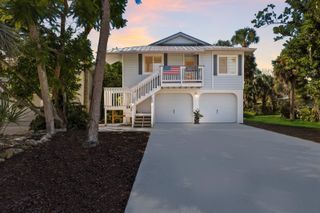 221 ISLAND CIRCLE, Sarasota, FL 34242