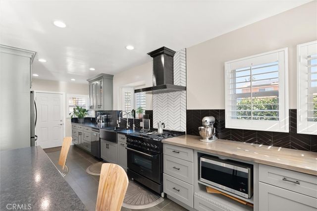 3903 W 59th Place, Los Angeles, CA 90043