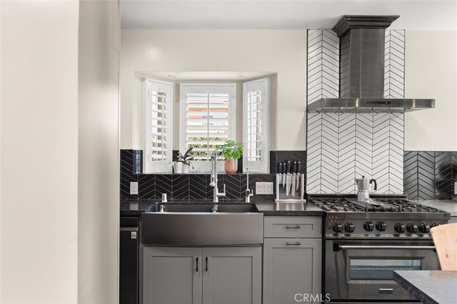 3903 W 59th Place, Los Angeles, CA 90043