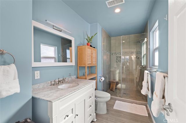 3903 W 59th Place, Los Angeles, CA 90043