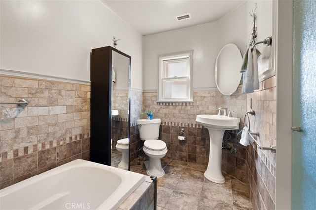 3903 W 59th Place, Los Angeles, CA 90043