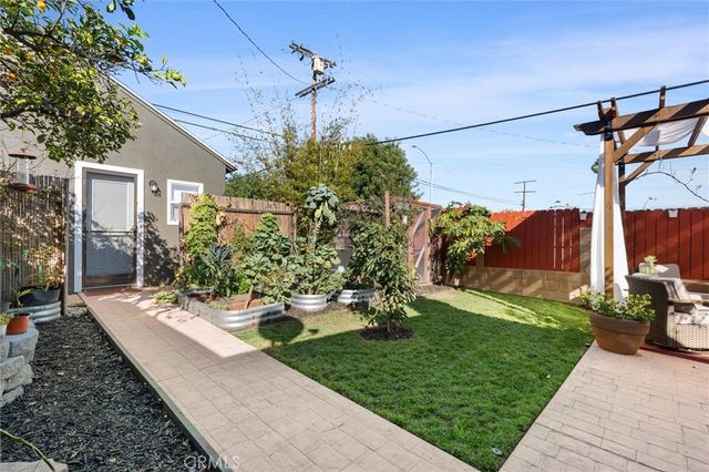 3903 W 59th Place, Los Angeles, CA 90043