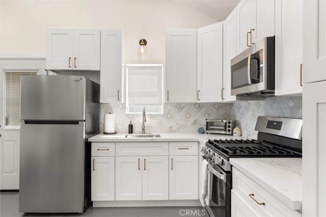 3903 W 59th Place, Los Angeles, CA 90043