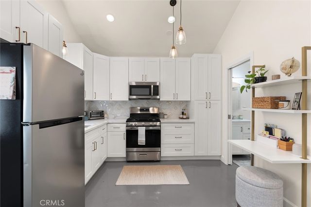 3903 W 59th Place, Los Angeles, CA 90043