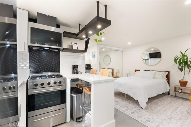 3903 W 59th Place, Los Angeles, CA 90043