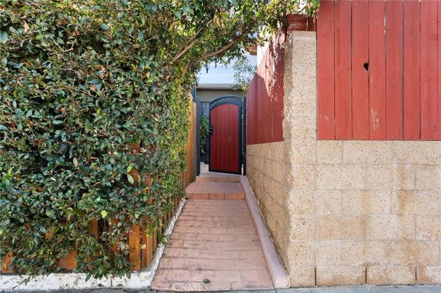 3903 W 59th Place, Los Angeles, CA 90043