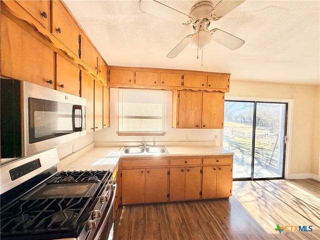 910 Leonhard Street, Copperas Cove, TX 76522