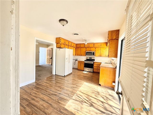 910 Leonhard Street, Copperas Cove, TX 76522