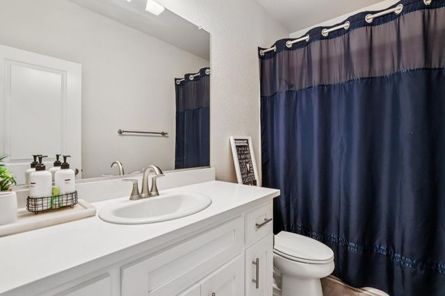 2823 Broken Bit Ln, Rocklin, CA 95765