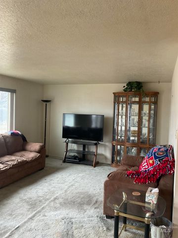 1166 Starfire St, Twin Falls, ID 83301