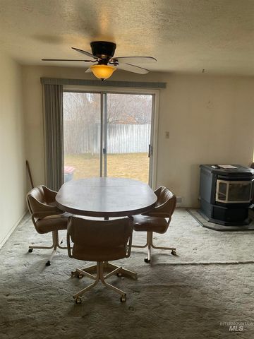 1166 Starfire St, Twin Falls, ID 83301