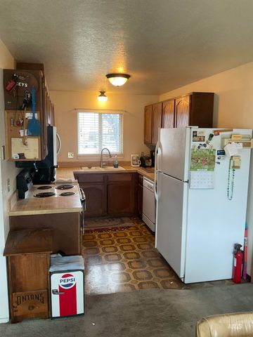 1166 Starfire St, Twin Falls, ID 83301