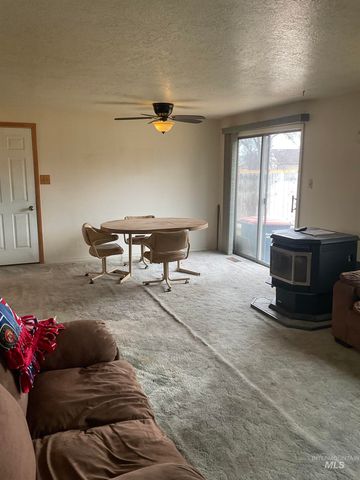 1166 Starfire St, Twin Falls, ID 83301