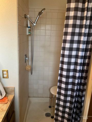 1166 Starfire St, Twin Falls, ID 83301