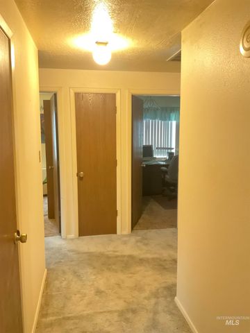 1166 Starfire St, Twin Falls, ID 83301