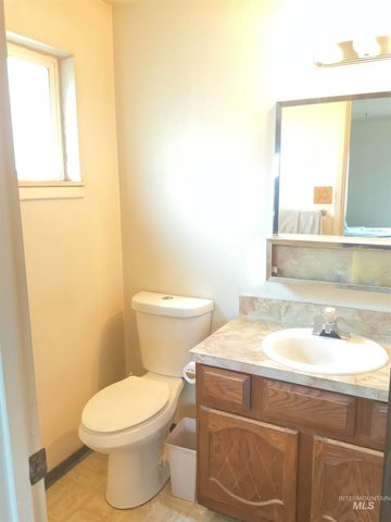 1166 Starfire St, Twin Falls, ID 83301