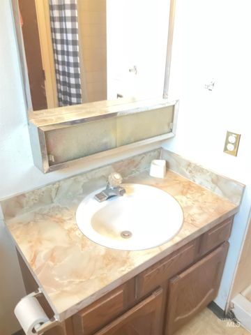 1166 Starfire St, Twin Falls, ID 83301