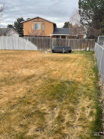 1166 Starfire St, Twin Falls, ID 83301