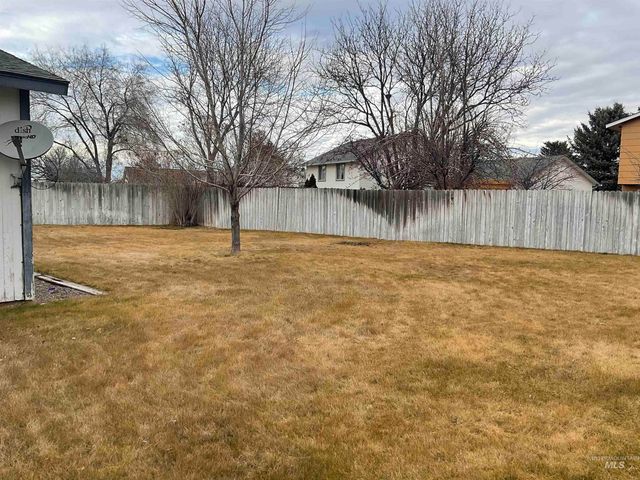 1166 Starfire St, Twin Falls, ID 83301