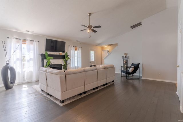 6281 Bryanna Court, Newburgh, IN 47630