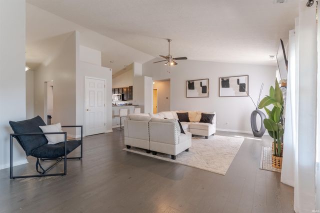 6281 Bryanna Court, Newburgh, IN 47630