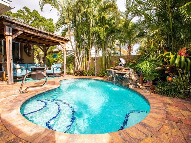 1737 BAY STREET, Sarasota, FL 34236