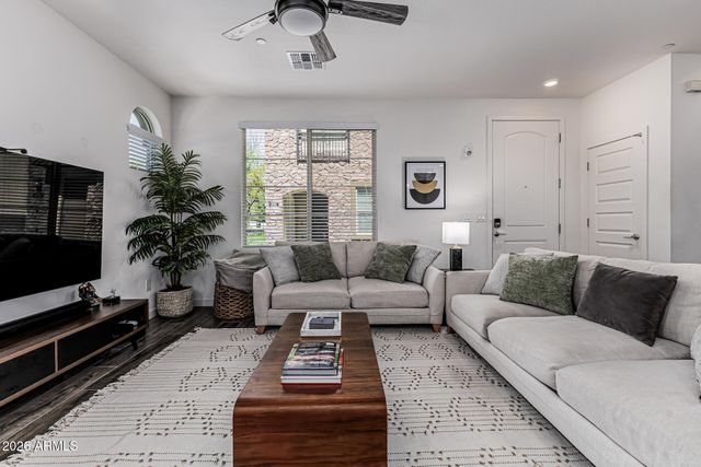 2736 S CAVALIER Drive 101, Gilbert, AZ 85295