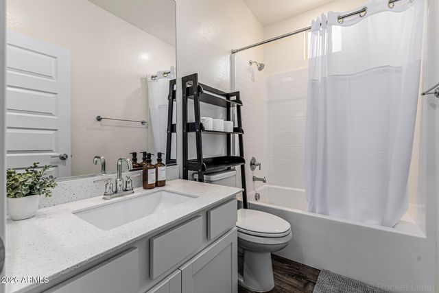 2736 S CAVALIER Drive 101, Gilbert, AZ 85295