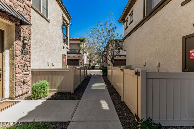 2736 S CAVALIER Drive 101, Gilbert, AZ 85295