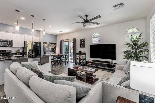 2736 S CAVALIER Drive 101, Gilbert, AZ 85295