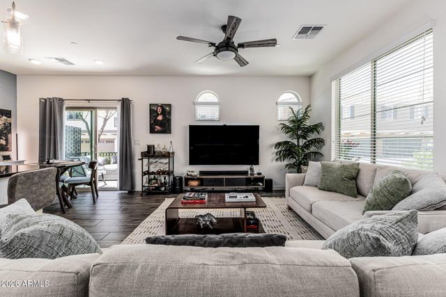 2736 S CAVALIER Drive 101, Gilbert, AZ 85295