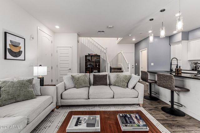 2736 S CAVALIER Drive 101, Gilbert, AZ 85295