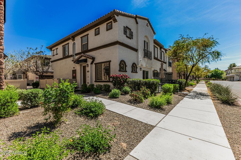 2736 S CAVALIER Drive 101, Gilbert, AZ 85295