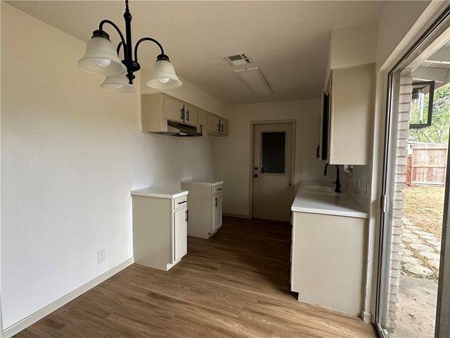 129 N Janin, Portland, TX 78374