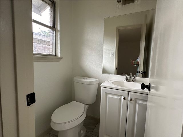 129 N Janin, Portland, TX 78374