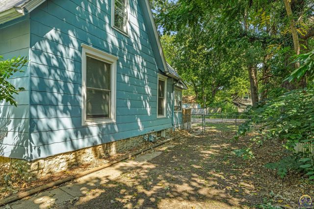 1508 SW High AVE, Topeka, KS 66604