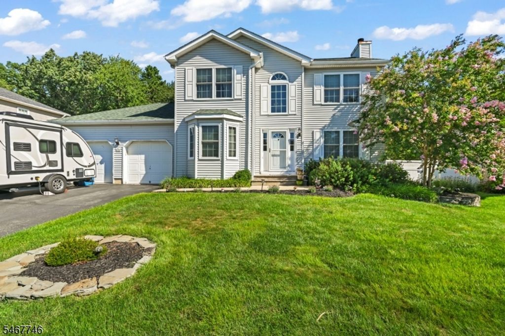 52 Diamond Ln, Howell Twp., NJ 07731 — exterior