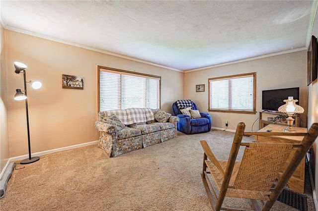 3886 Darlington Rd, Darlngtn Twp, PA 16115