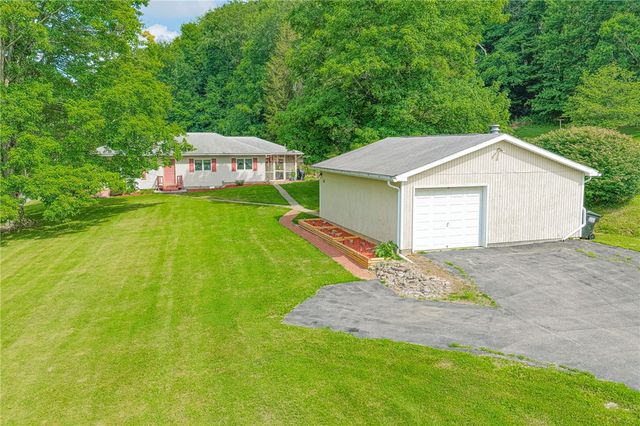 3886 Darlington Rd, Darlngtn Twp, PA 16115