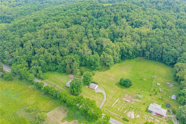 3886 Darlington Rd, Darlngtn Twp, PA 16115