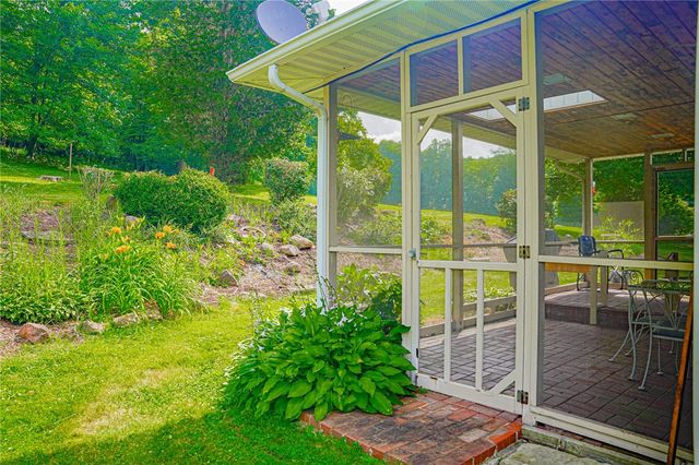 3886 Darlington Rd, Darlngtn Twp, PA 16115