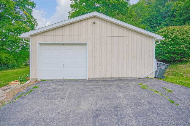 3886 Darlington Rd, Darlngtn Twp, PA 16115